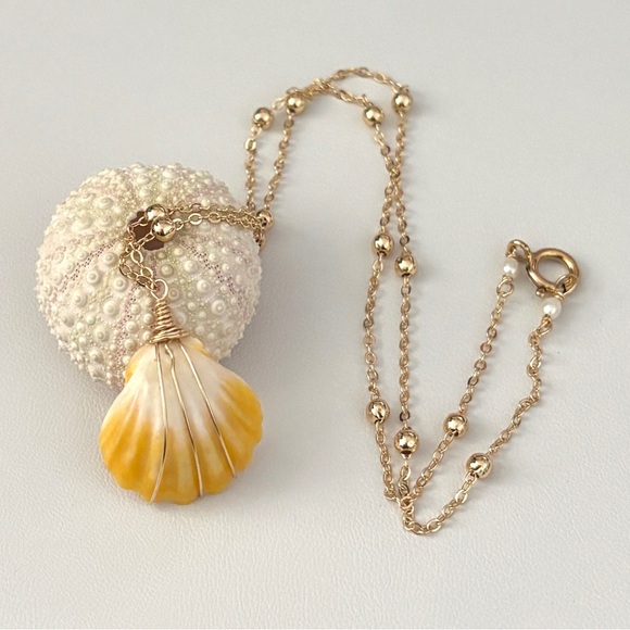 Handmade Hawaiian yellow sunrise shell necklace 14k gold fill beaded chain - Picture 1 of 8